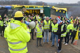 mouvement gilets jaunes droit de manifester