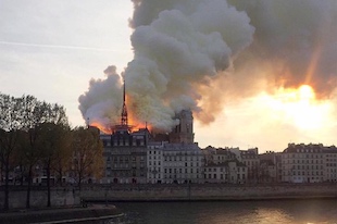 Notre Dame de Paris en flammes