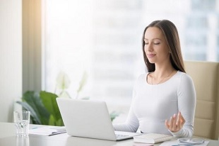 la méditation améliore l'apprentissage - Méditation et attention juste pour commetre moins d'erreurs