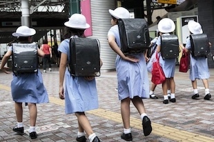 Obligation de se teindre les cheveux en noir dans une école au Japon en 2017