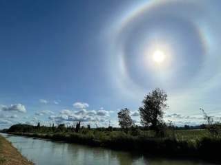 Une parhélie, un œil géant dans le ciel ?