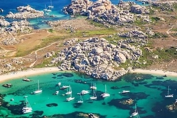 La beauté des îles Lavezzi en Corse ! A découvrir seul de préférence...