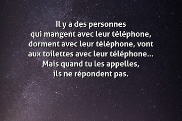 Ils mangent et dorment avec leur téléphone portable