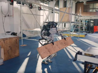 L’agilité du robot Atlas est de plus en plus bluffante !