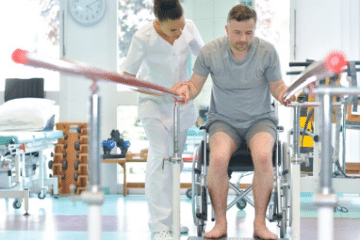 permet au patient tétraplégique de marcher